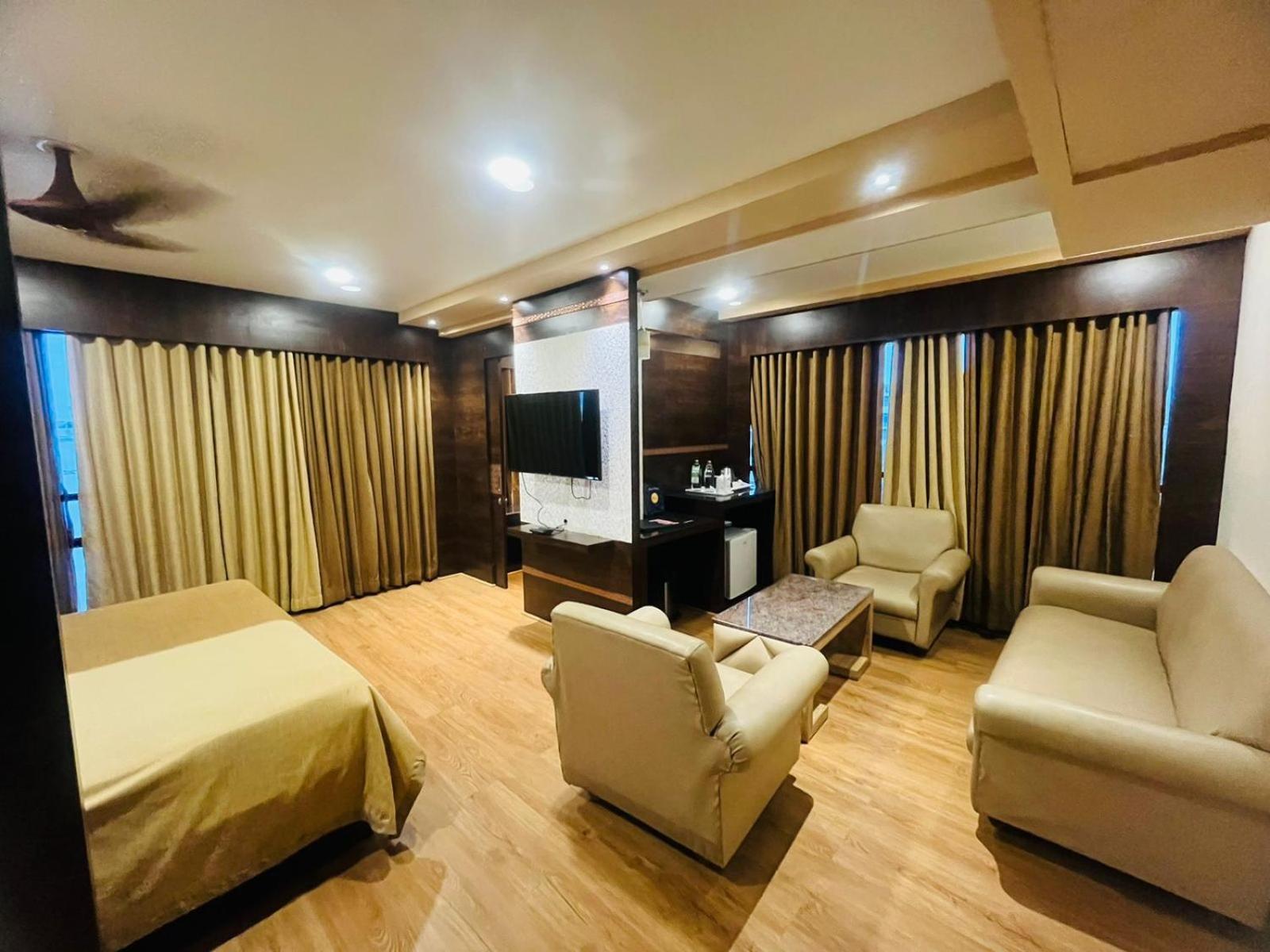 拉吉玛哈陵酒店 古瓦哈提 外观 照片