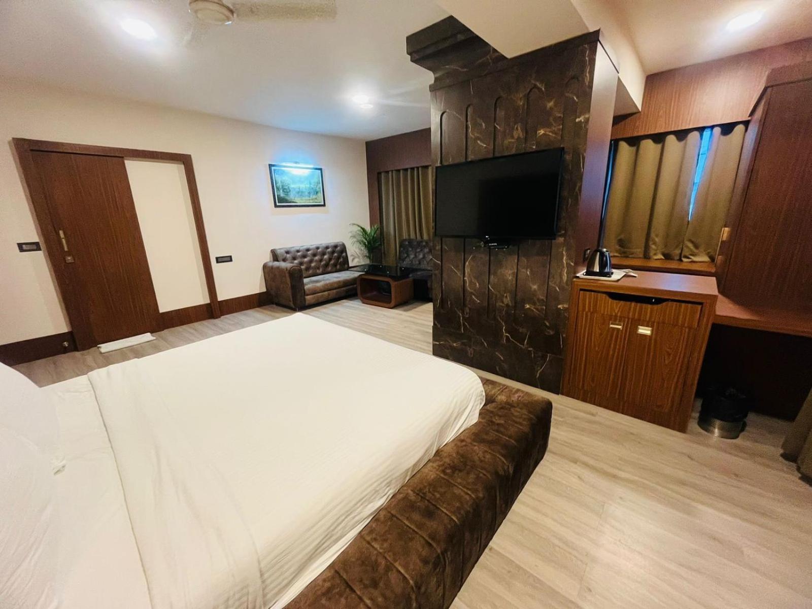 拉吉玛哈陵酒店 古瓦哈提 外观 照片
